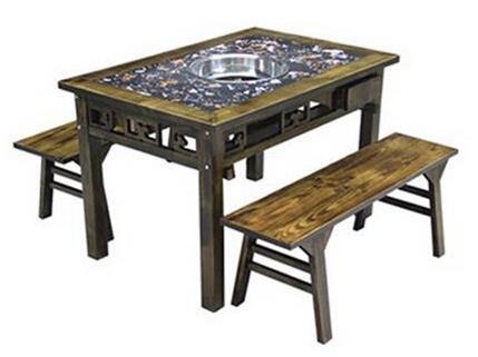 <b>火锅桌厂家提醒购买火锅桌椅产品,不要只拿价</b>