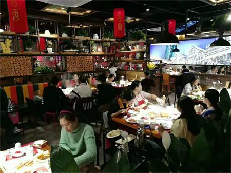 火锅店爆满情况