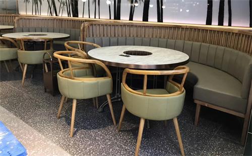 海南椰子鸡火锅餐厅比菜品更重要的是什么？