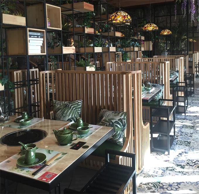 四季椰林餐厅家具实拍图