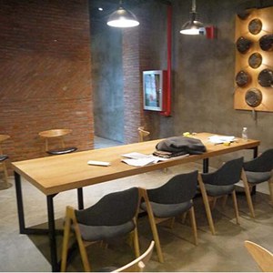 工业风格餐桌尺寸定做 西餐厅多人位餐桌 水曲柳原木纹理吧台