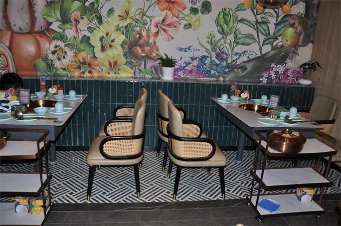 润园四季椰子鸡餐厅家具