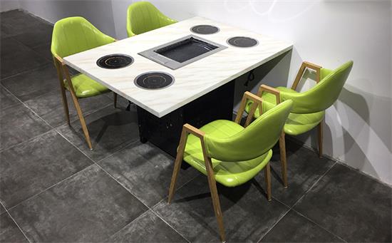 昆明无烟烧烤桌哪里买,这家工厂批发定做让你立